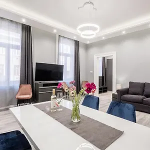 https://prime-star-deak-ter-modern-luxury-apartments-budapest.inbudapesthotels.com